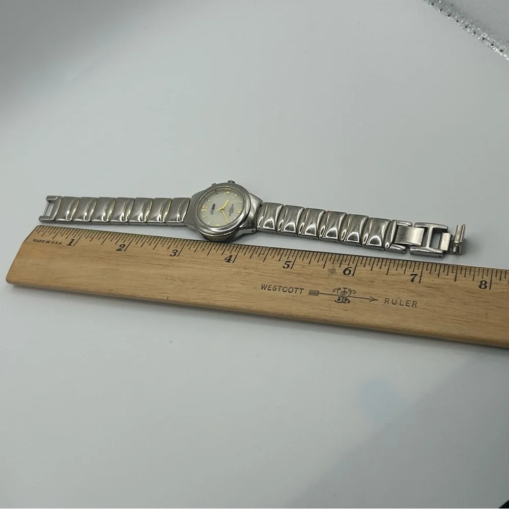 VTG GoBlu Illuminating Wristwatch Round White Face Silver & Gold Tone Band